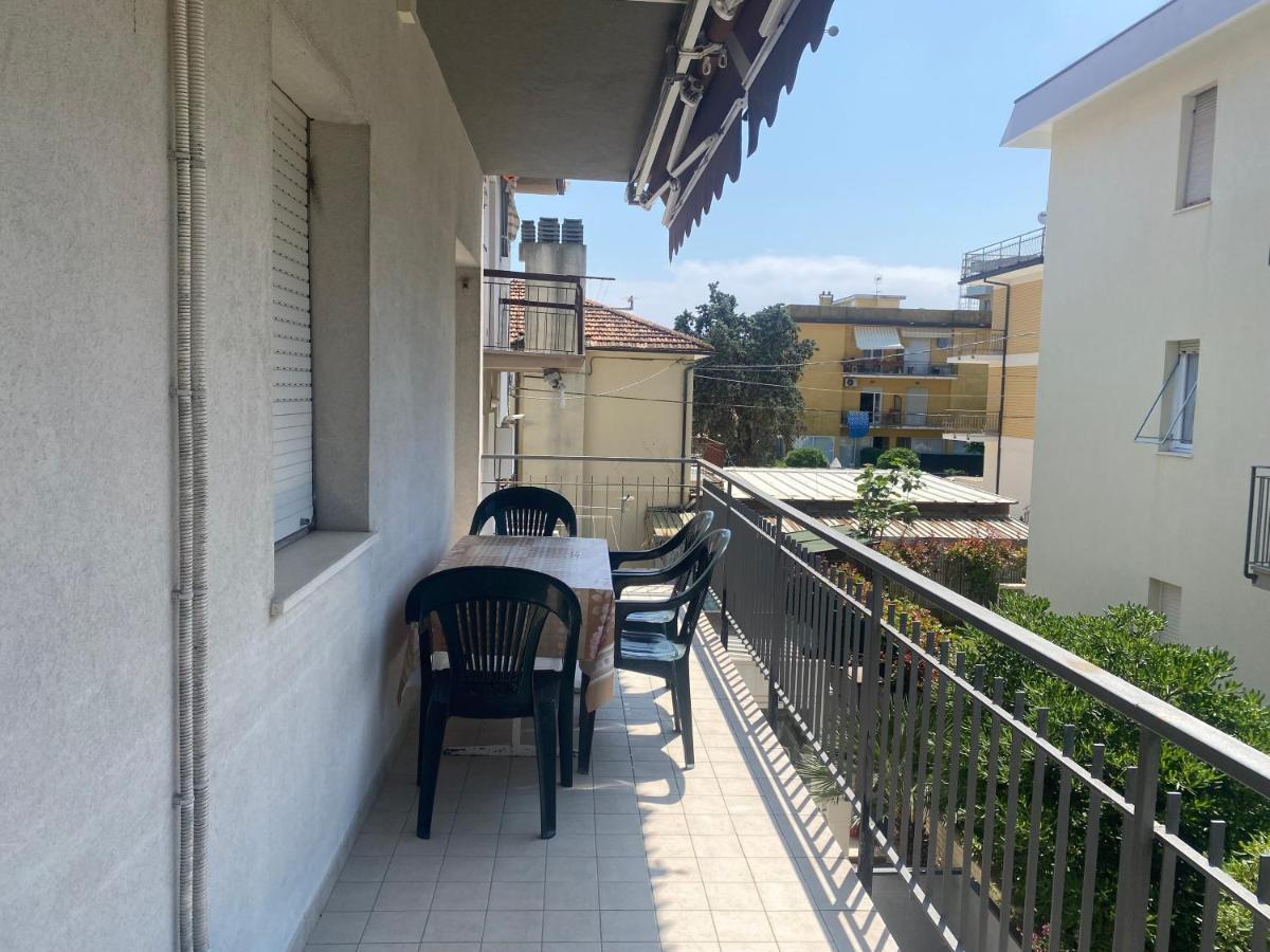 马瑟利Via Pesaro A/C公寓 外观 照片